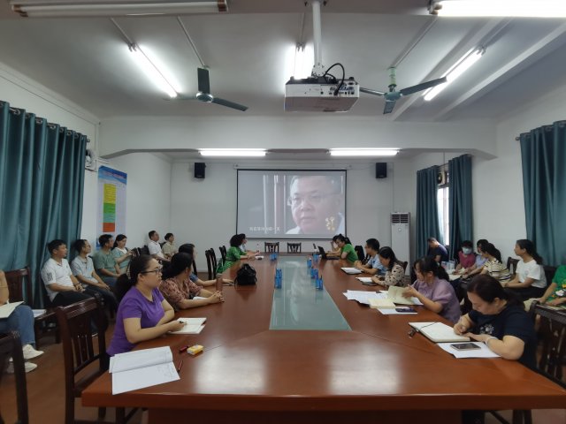 信息工程学院开展师德师风集中学习会